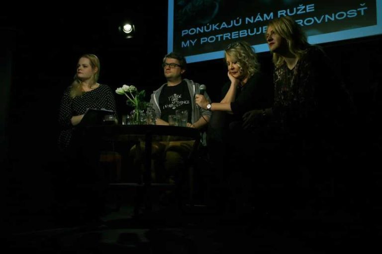 Ponúkajú nám ruže, my potrebujeme rovnosť