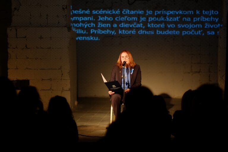 Monológy o násilí: scénické čítanie príbehov žien a dievčat, čeliacich rodovo podmienenému násiliu